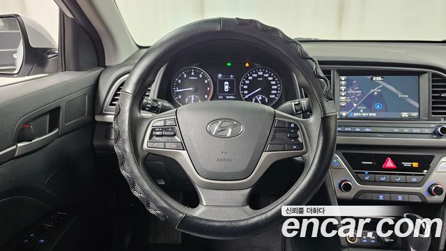 Hyundai AVANTE 2018 — photo 13