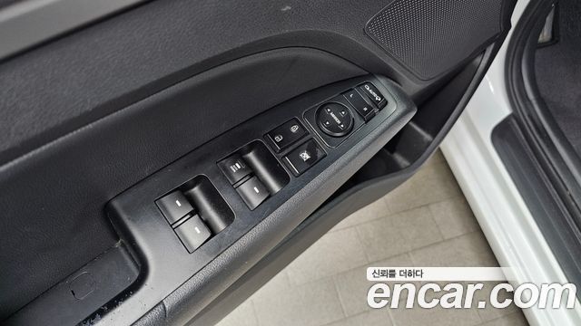 Hyundai AVANTE 2018 — photo 14