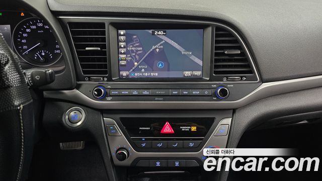 Hyundai AVANTE 2018 — photo 16