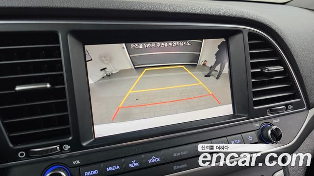 Hyundai AVANTE 2018 — photo 17