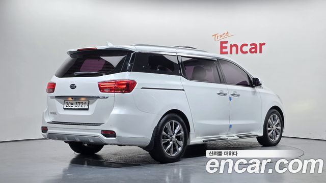 Kia Canival 2019 — photo 2