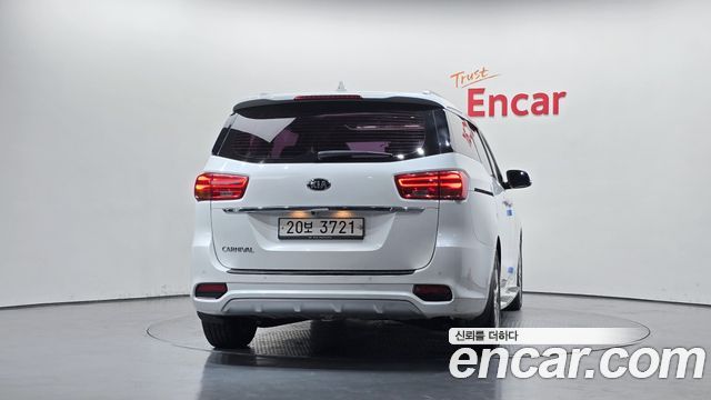 Kia Canival 2019 — photo 4