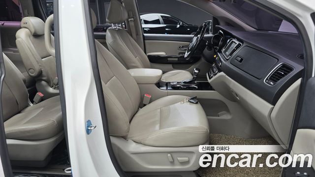 Kia Canival 2019 — photo 16