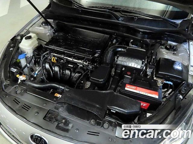 Kia K5 2012 — photo 18