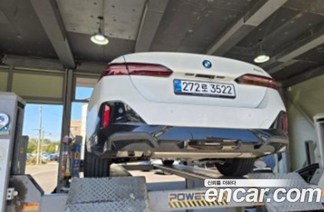 BMW 5-Series 2026 — photo 2