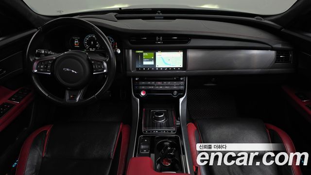Jaguar XF 2017 — photo 7