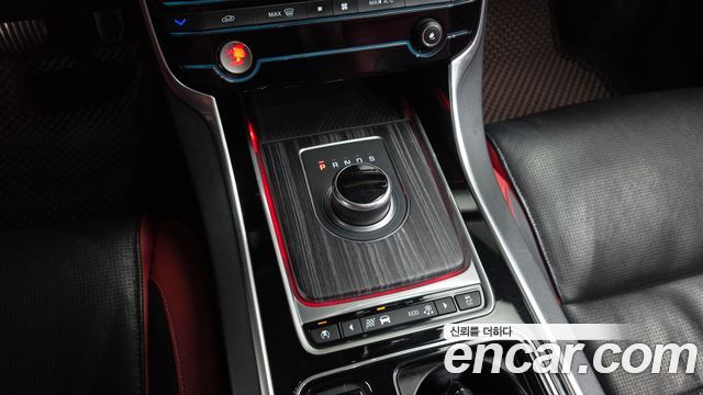 Jaguar XF 2017 — photo 9