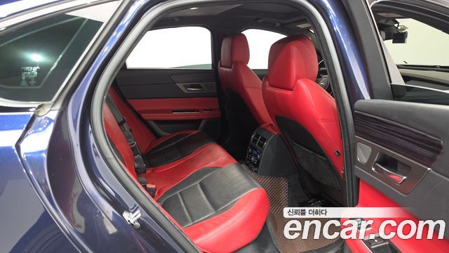 Jaguar XF 2017 — photo 12