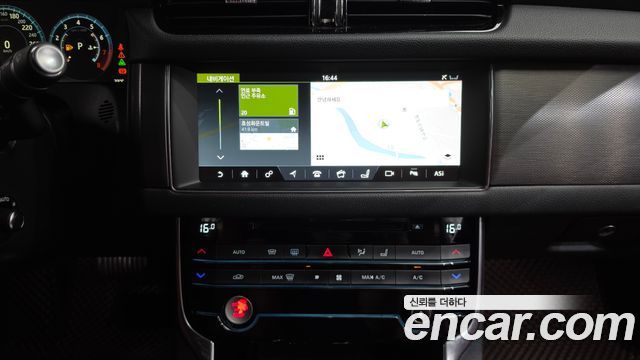 Jaguar XF 2017 — photo 14