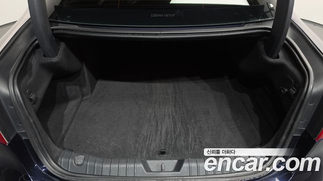Jaguar XF 2017 — photo 20