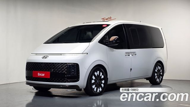 Hyundai Staria 2022 — photo 1
