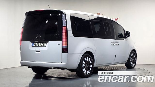 Hyundai Staria 2022 — photo 2