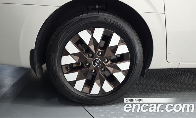 Hyundai Staria 2022 — photo 5