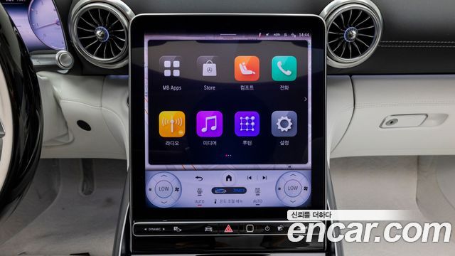Mercedes-Benz SL-Class 2026 — photo 13