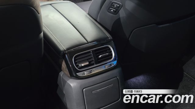 Genesis G90 2019 — photo 28