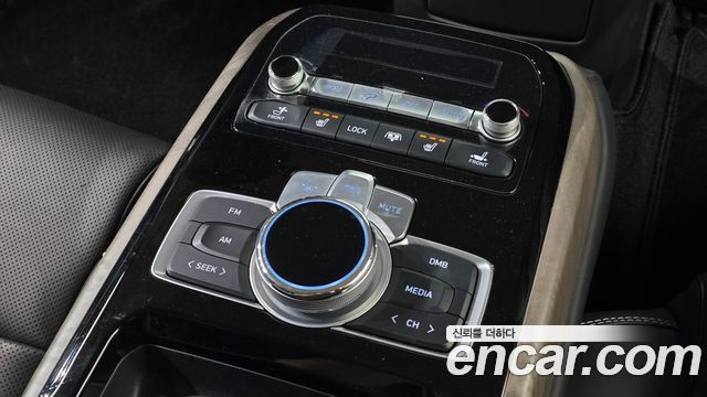Genesis G90 2019 — photo 30