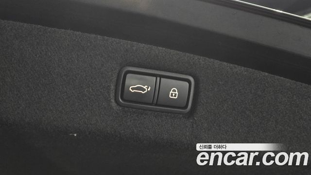 Genesis G90 2019 — photo 31