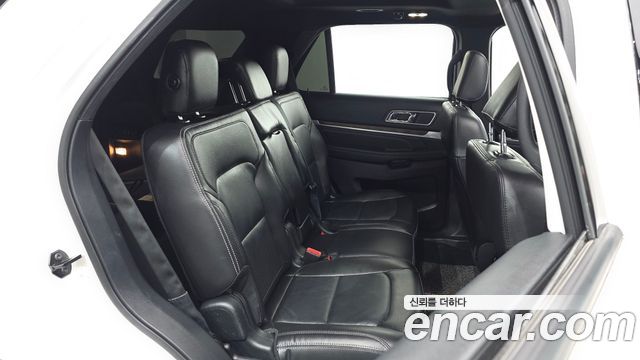Ford Explorer 2019 — photo 17