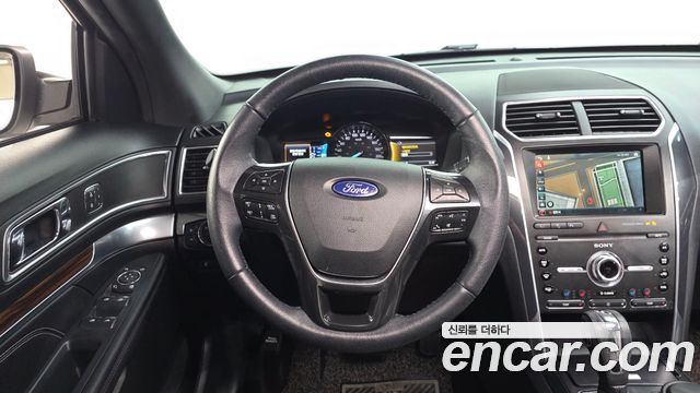 Ford Explorer 2019 — photo 18
