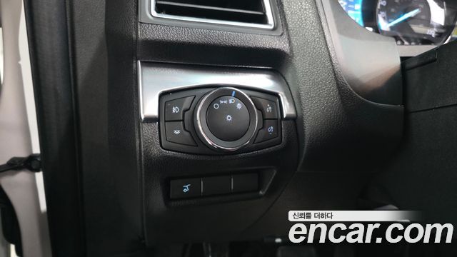 Ford Explorer 2019 — photo 24