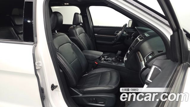 Ford Explorer 2019 — photo 16