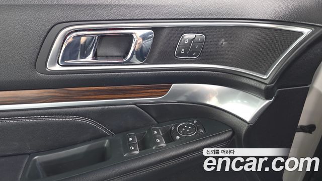 Ford Explorer 2019 — photo 28