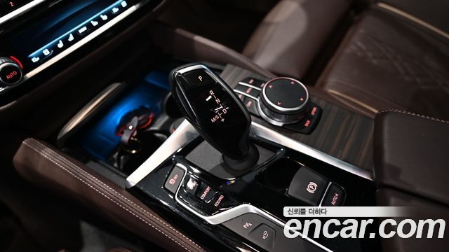 BMW 5-Series 2019 — photo 9