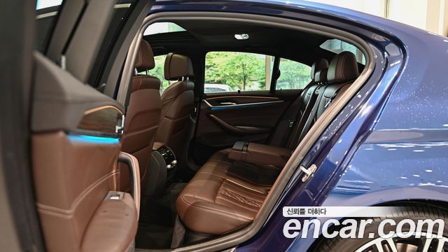 BMW 5-Series 2019 — photo 10