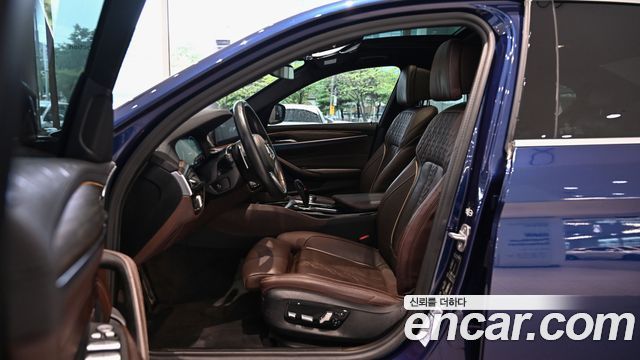 BMW 5-Series 2019 — photo 11
