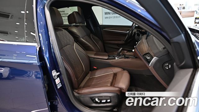 BMW 5-Series 2019 — photo 12