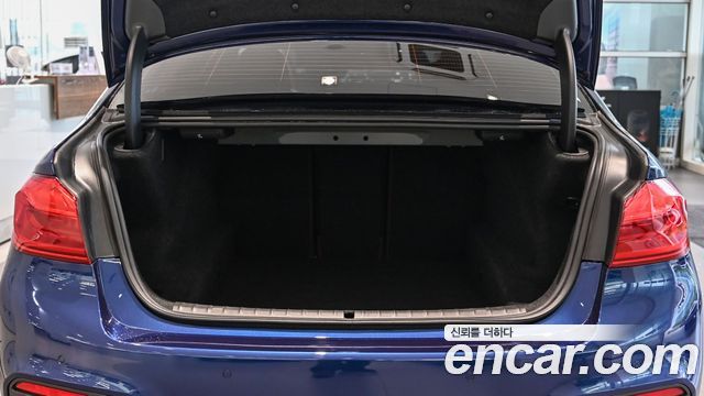 BMW 5-Series 2019 — photo 13