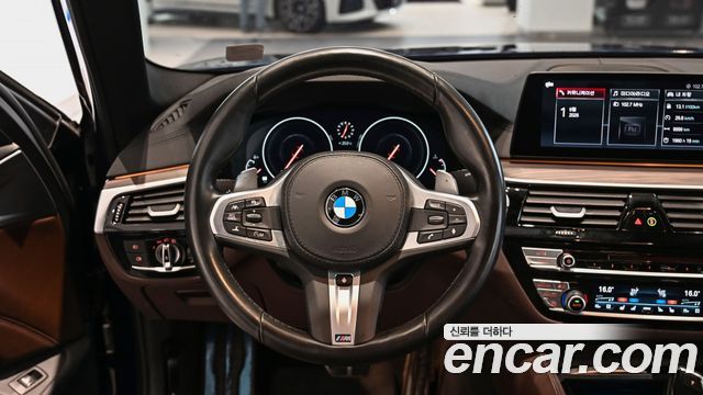 BMW 5-Series 2019 — photo 14