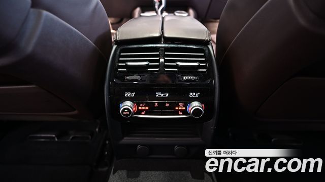 BMW 5-Series 2019 — photo 19
