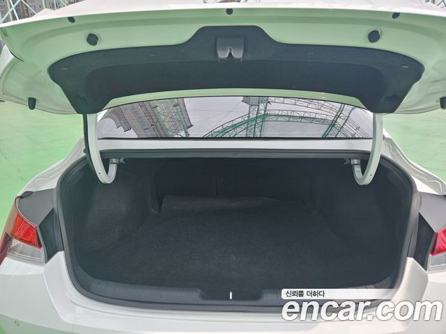 Hyundai AVANTE 2021 — photo 18