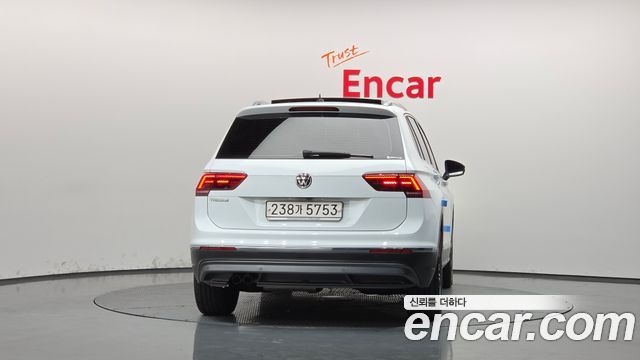 Volkswagen Tiguan 2020 — photo 4