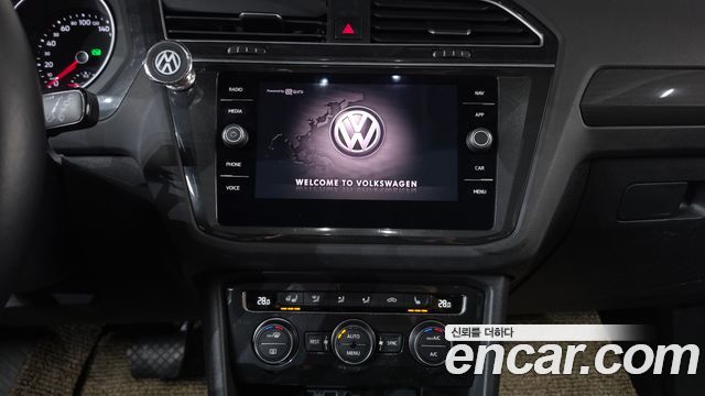 Volkswagen Tiguan 2020 — photo 31