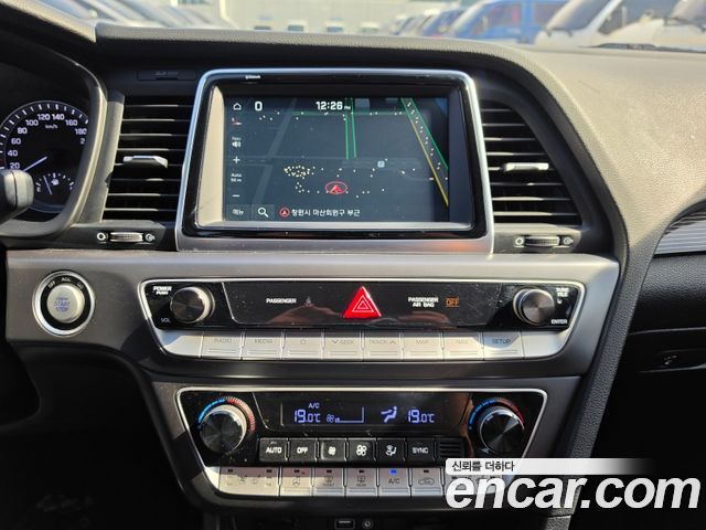 Hyundai Sonata 2018 — photo 16