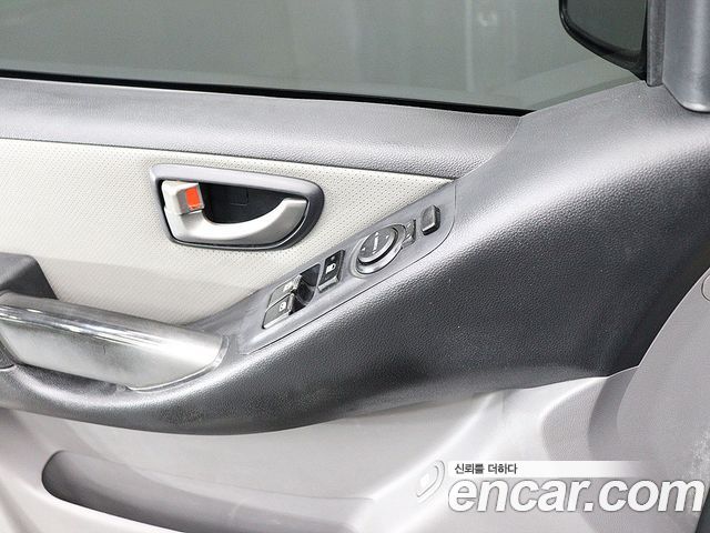 Hyundai Starex 2018 — photo 17