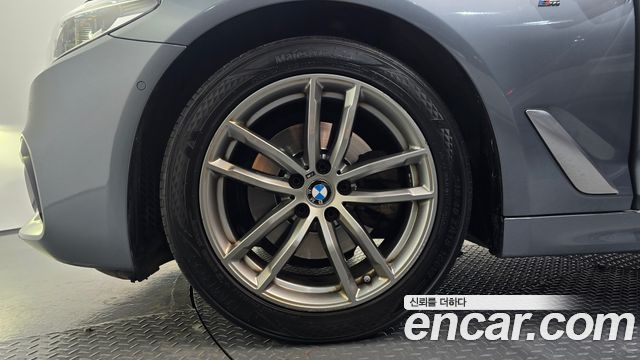BMW 5-Series 2018 — photo 5