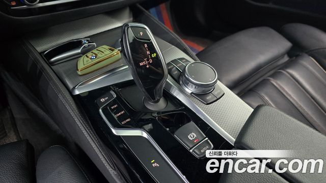 BMW 5-Series 2018 — photo 9