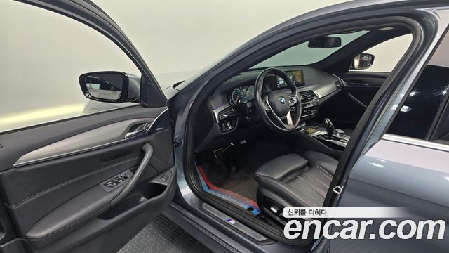 BMW 5-Series 2018 — photo 11