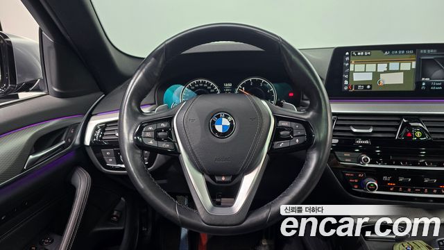 BMW 5-Series 2018 — photo 13