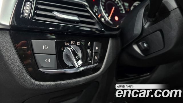 BMW 5-Series 2018 — photo 14