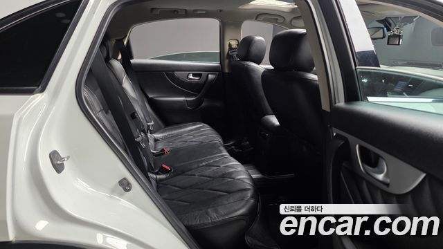 Infiniti QX70 2015 — photo 11