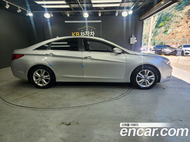 Hyundai Sonata 2010 — photo 7