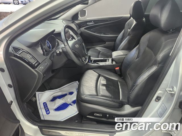 Hyundai Sonata 2010 — photo 17