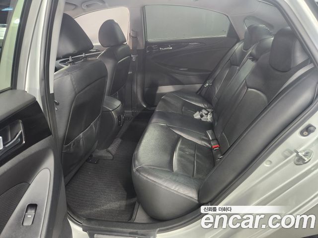 Hyundai Sonata 2010 — photo 18
