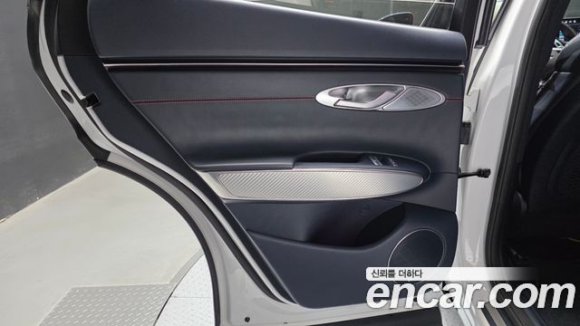 Genesis GV70 2021 — photo 15