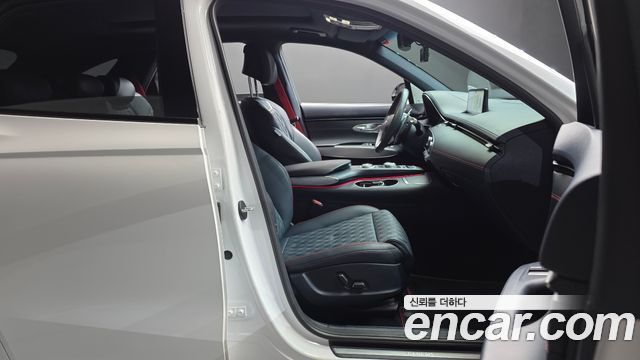 Genesis GV70 2021 — photo 16
