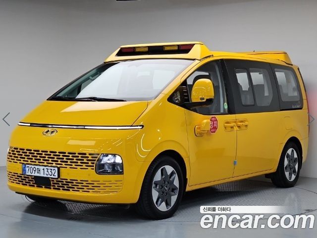 Hyundai Staria 2024 — photo 1